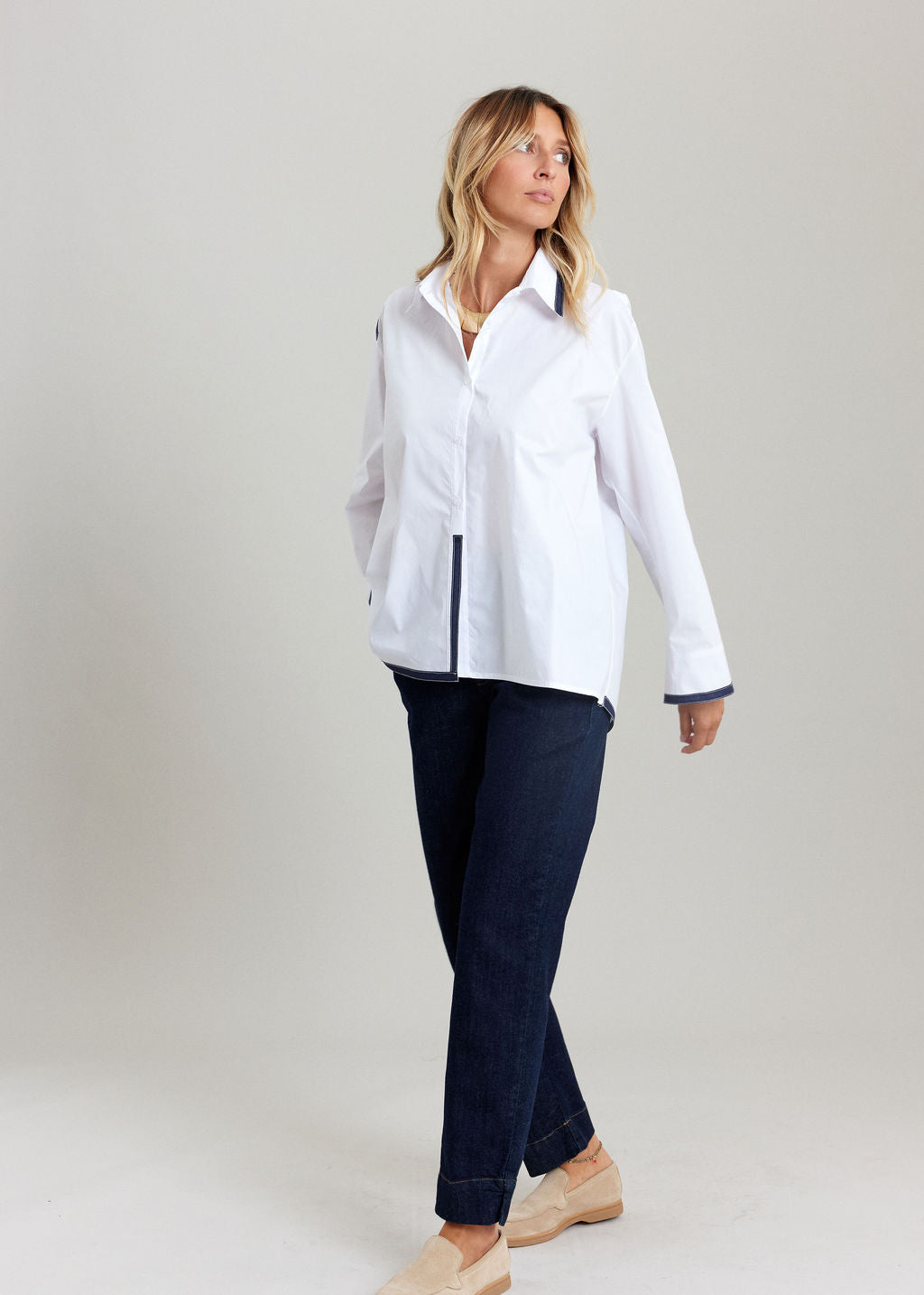 CHEMISE BLANCHE TWISTÉE D'UN BIAIS MARINE CALVI