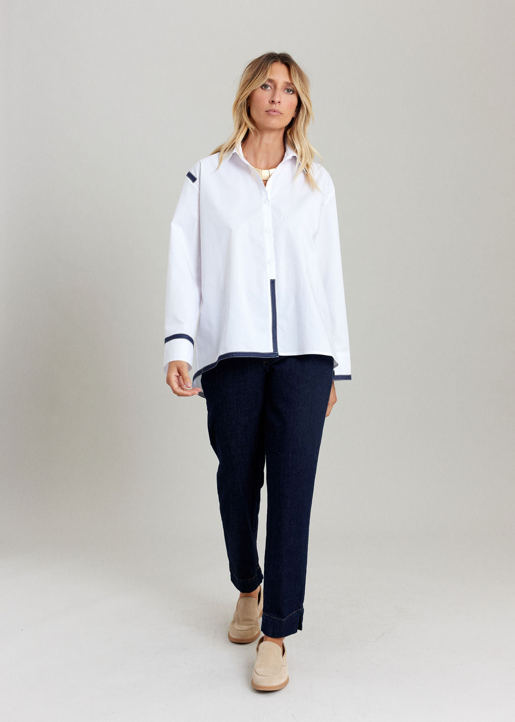 CHEMISE BLANCHE TWISTÉE D'UN BIAIS MARINE CALVI