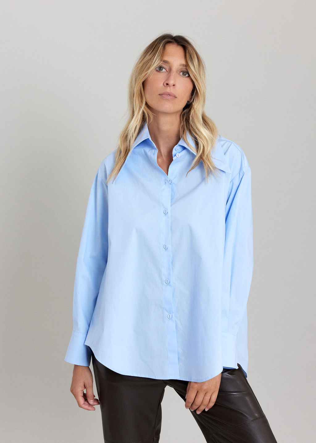 CHEMISE AU COL EN POINTE ILANA CIEL