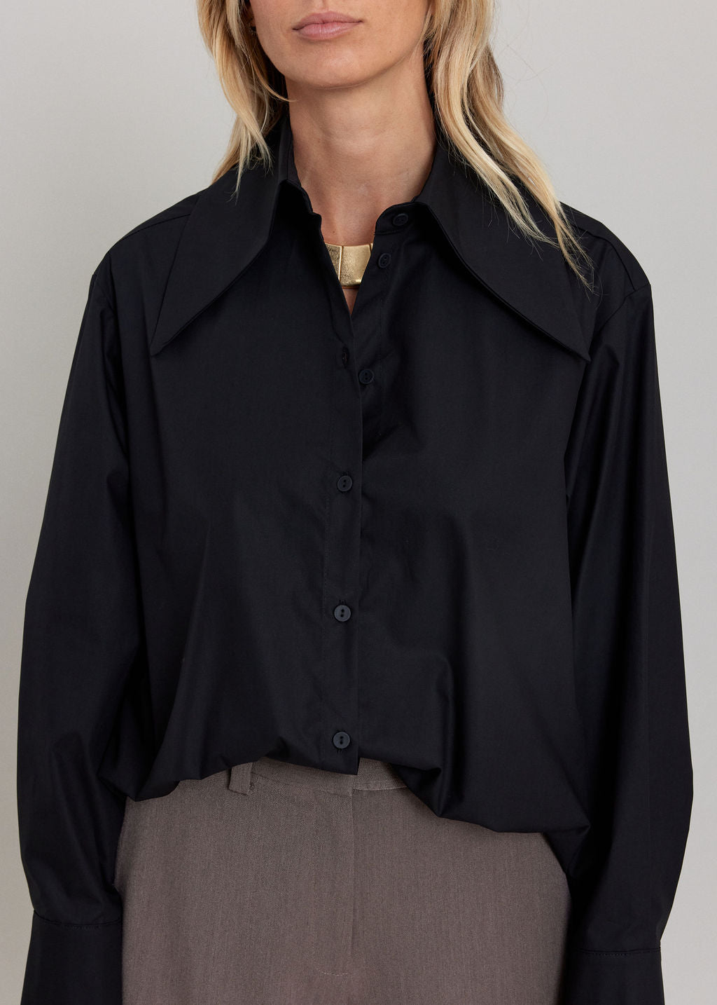CHEMISE AU COL EN POINTE ILANA NOIR