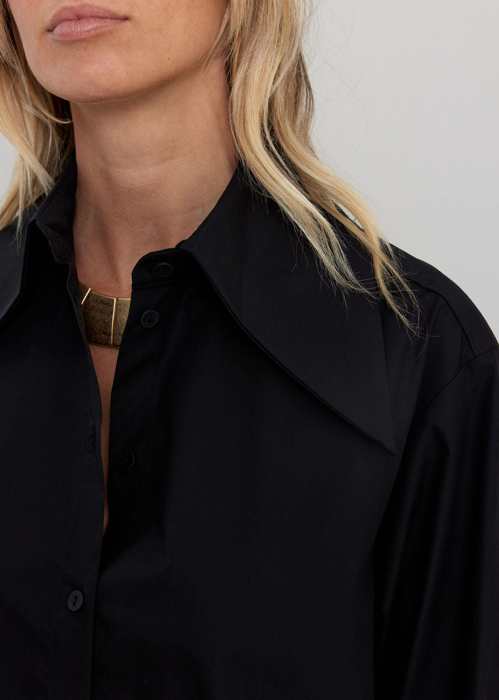 CHEMISE AU COL EN POINTE ILANA NOIR