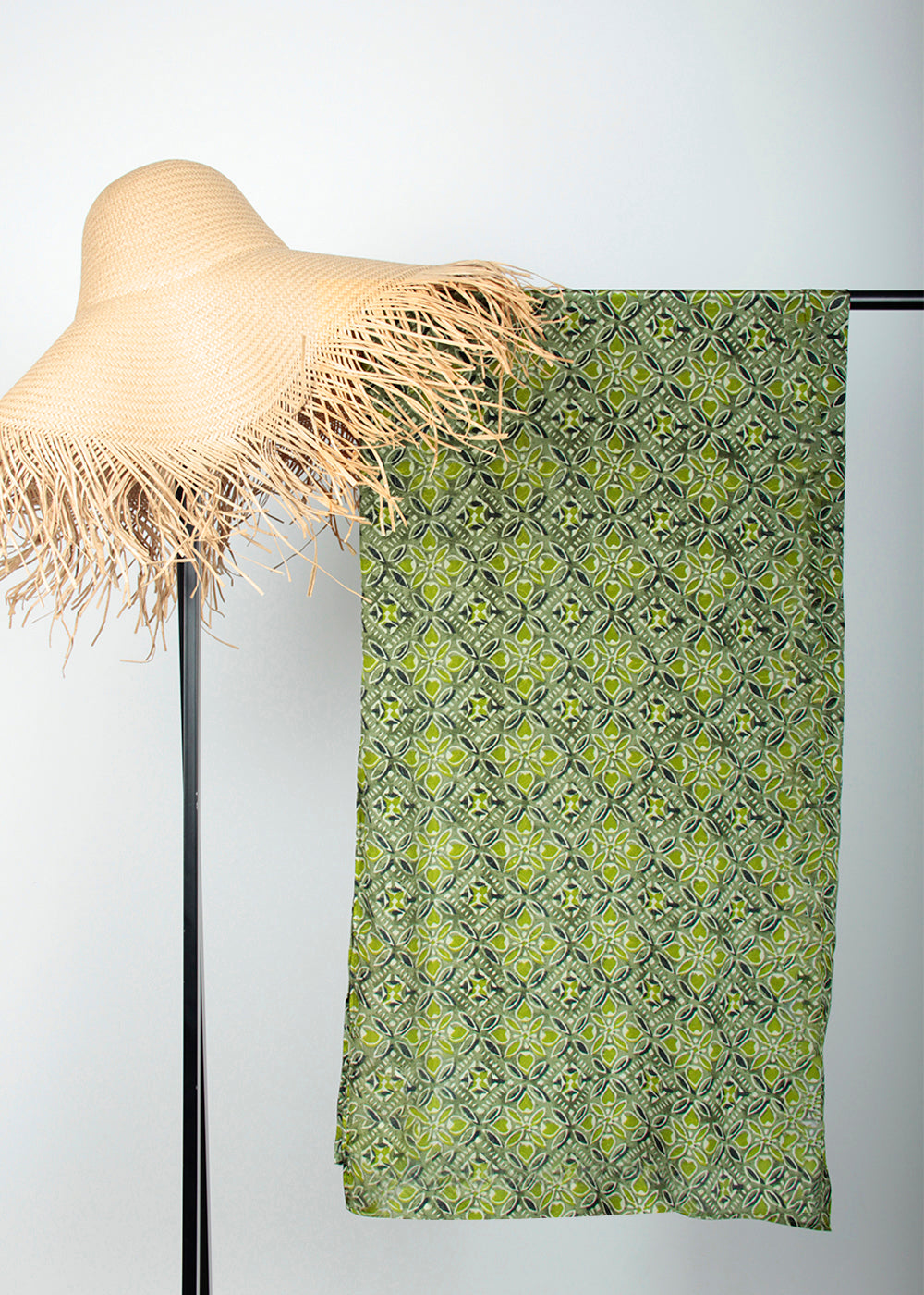 Echarpe en soie vert | Vêtements Femme Lauren Vidal 1